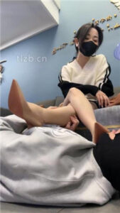 【辣姐】高跟肉丝脚脚垫/踩踏喂食/下跪伺候_绳艺资料库
