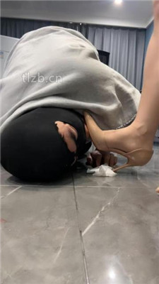 图片[11]-辣姐】高跟肉丝脚脚垫/踩踏喂食/下跪伺候