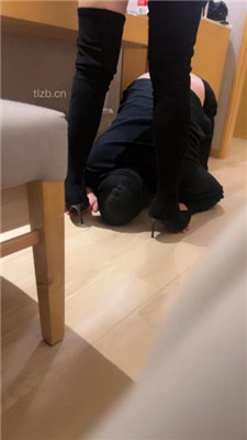 图片[2]-喵主】长靴高跟踩狗爪/狗链遛狗/舔脏鞋棉袜