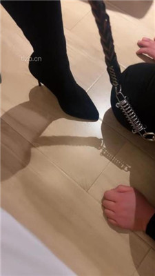 图片[6]-喵主】长靴高跟踩狗爪/狗链遛狗/舔脏鞋棉袜