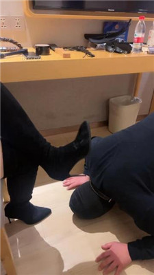 图片[14]-喵主】长靴高跟踩狗爪/狗链遛狗/舔脏鞋棉袜