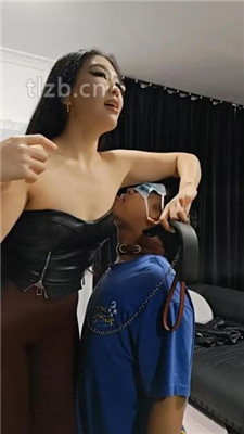 图片[11]-猫爷】楼梯间遛狗爬行/长靴踩/喂圣水/闻腋下/脚插嘴