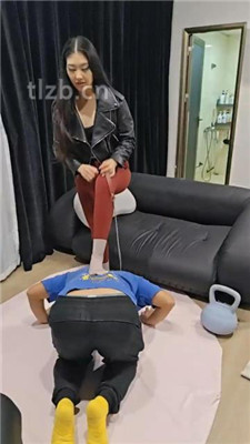 图片[10]-猫爷】楼梯间遛狗爬行/长靴踩/喂圣水/闻腋下/脚插嘴