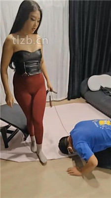 图片[12]-猫爷】楼梯间遛狗爬行/长靴踩/喂圣水/闻腋下/脚插嘴