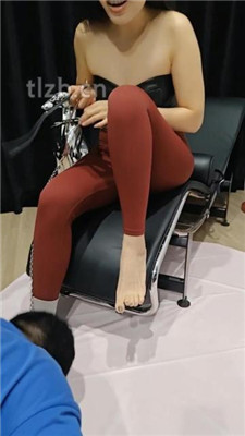 图片[13]-猫爷】楼梯间遛狗爬行/长靴踩/喂圣水/闻腋下/脚插嘴