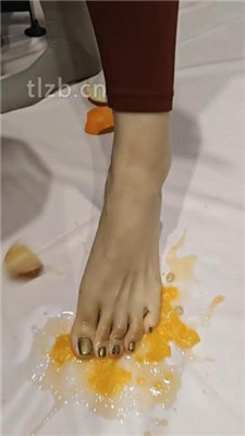 图片[18]-猫爷】楼梯间遛狗爬行/长靴踩/喂圣水/闻腋下/脚插嘴