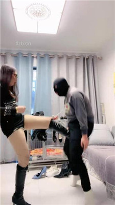 图片[3]-伊兮夫妻】暴踢/耳光/鞋底抽耳光/磕头谢恩/关狗笼