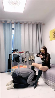 图片[10]-伊兮夫妻】暴踢/耳光/鞋底抽耳光/磕头谢恩/关狗笼