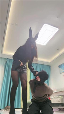 图片[5]-月影儿】兔女郎S-反绑-碾压踩狗头/数据线鞭打/美腿夹头/脚喂食