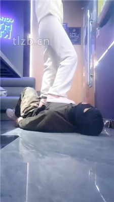 图片[3]-小琪】KTV-运动鞋踩地毯/脚下舔脏鞋