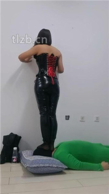 图片[11]-冷御女王】首次开发刑奴-全体重踩踏/鞭打/手脚耳光