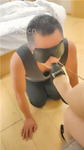 【情侣念主】跪舔平底鞋原味jio/灌圣水/衣架抽_绳艺资料库