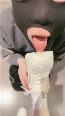 图片[3]-颜值S】掐乳/跪舔脏运动鞋白袜完整版】