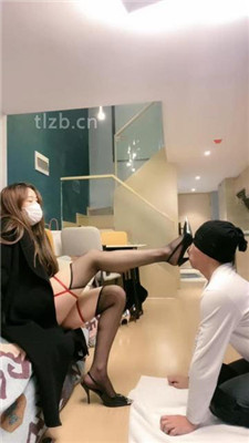 图片[4]-宁伊】抽耳光/闻香水/清理脏鞋底/高跟黑丝踩/喂圣水