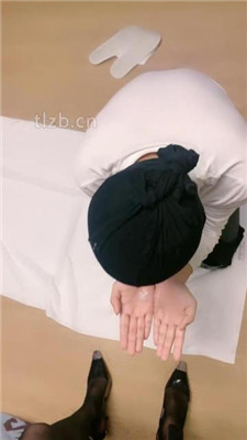 图片[7]-宁伊】抽耳光/闻香水/清理脏鞋底/高跟黑丝踩/喂圣水