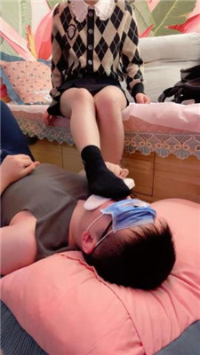 图片[2]-可可女王】清理脚趾缝/脚踩喂食/脏鞋臭袜闻舔