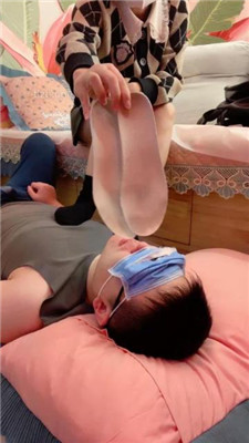 图片[3]-可可女王】清理脚趾缝/脚踩喂食/脏鞋臭袜闻舔