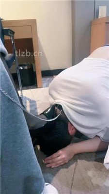 图片[6]-曦姐】白袜塞嘴/跪舔高跟黑丝/脚下喂食完整版】