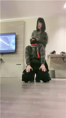 图片[2]-颜值S】给狗子立规矩–耳光/鞭打/踢踹口水