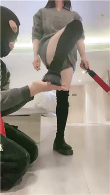 图片[8]-颜值S】给狗子立规矩–耳光/鞭打/踢踹口水