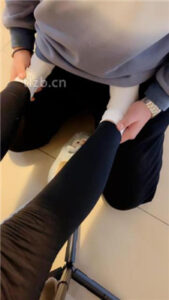 【苒溪】清理脏长靴踩踏虐乳/闻白袜鞋窝_绳艺资料库