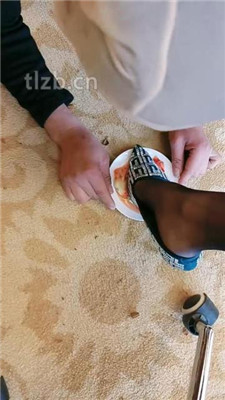 图片[5]-诗恩大大】桌底视角-下贱员工黑丝高跟喂食