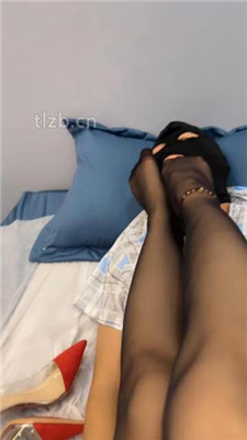 图片[7]-麻辣女教官】高跟黑丝脚踩地毯狗