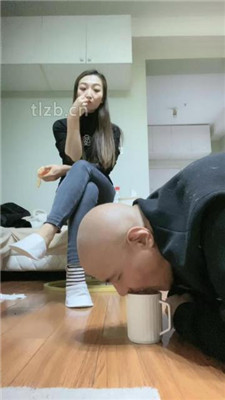 图片[13]-魅儿】舔脏鞋底棉袜/裸足插嘴/磕头求圣水