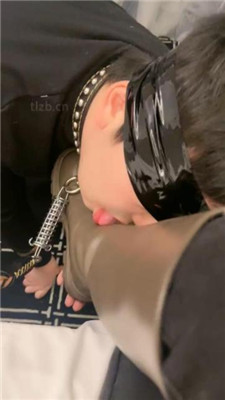 图片[2]-戚戚情侣主】绿帽老公爆吸男主白袜/耳光/舔脚