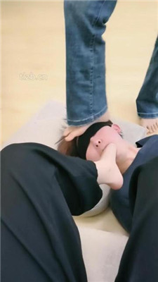 图片[8]-北京啡啡】全体重踩踏/舔脏鞋臭脚/人肉脚垫