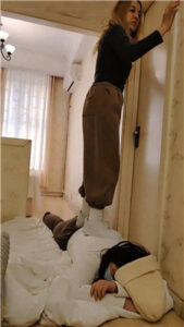 【樱樱】俄罗斯混血S全体重连续跳踩女慕_绳艺资料库