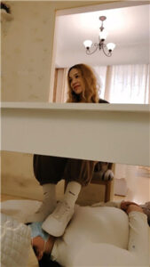 【樱樱】俄罗斯混血S无意识踩脸女慕【上】_绳艺资料库