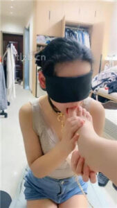 【小羊】闺蜜居然喜欢舔我的臭脚丫_绳艺资料库视频资源下载