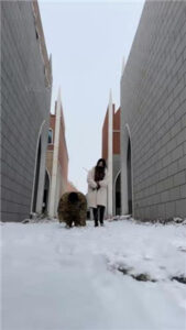 【辣姐】冰天雪地虐狗被路人偶遇_绳艺资料库