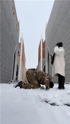 图片[2]-辣姐】冰天雪地虐狗被路人偶遇-翻车