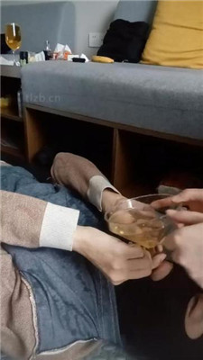 【苏州KK】卫生巾贴嘴/灌圣水/高跟黑丝碾压踩/喂食咀嚼物_绳艺资料库