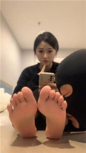 【娩娩大魔王】近距离裸足恋足狂舔_绳艺资料库