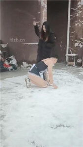 【小殿下】冰天雪地户外鞭打_绳艺资料库
