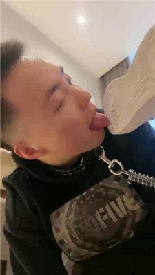 图片[17]-酒鸽】小白鞋白袜踩狗爪/骑马转胯/狂吸白袜脚/吃袜