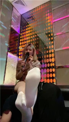 图片[4]-甜味药丸】KTV虐双狗-舔脚深喉/转胯骑马/口水吐狗脸