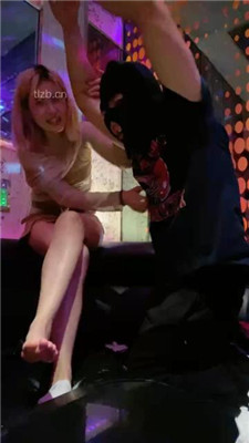 图片[11]-甜味药丸】KTV虐双狗-舔脚深喉/转胯骑马/口水吐狗脸