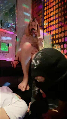 图片[15]-甜味药丸】KTV虐双狗-舔脚深喉/转胯骑马/口水吐狗脸