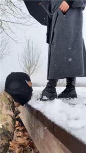 【辣姐】冰天雪地公开处刑惩罚狗_绳艺资料库