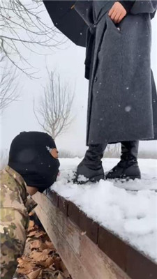 【辣姐】冰天雪地公开处刑惩罚狗_绳艺资料库