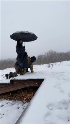 图片[4]-辣姐】冰天雪地公开处刑惩罚狗