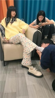 图片[5]-阳阳】姐妹花臭脚臭袜辱-鞭打/转胯骑马踩踏