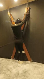 【晏青】十字架固定鞭打sp/跪舔黑丝脚_绳艺资料库