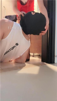 图片[2]-暴力美学】鞭打/转胯/清理脏鞋臭脚/揪耳朵/白袜塞嘴