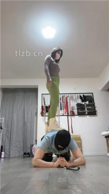 图片[8]-朱砂痣】圈养犬化-关牢饭-闻臭白袜-骑马爬行遛狗双视角版】