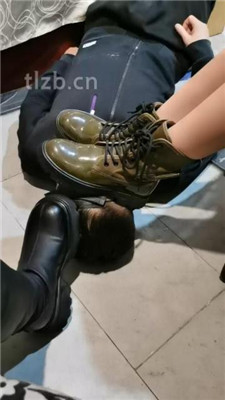 图片[4]-文文文文】开发双S艺校女神清理脏靴子